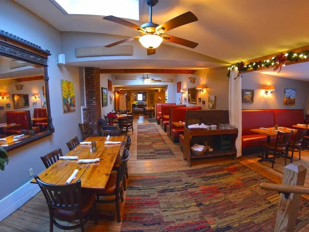 Hyde Away Inn