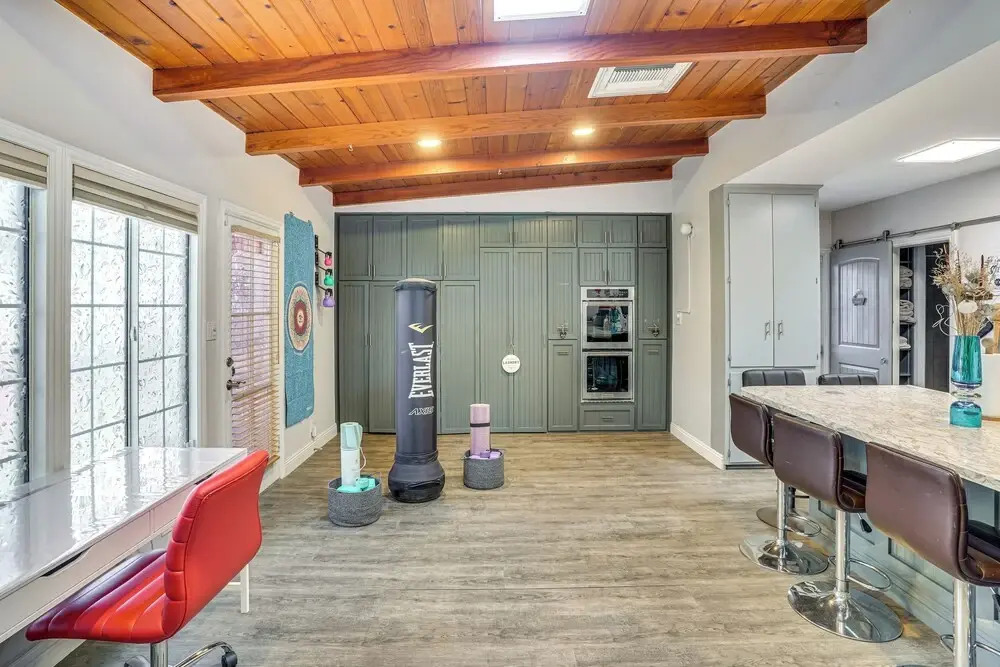 2 Mi to Cal State Long Beach: Bungalow w/ Hot Tub!