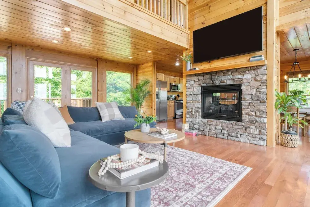 Hottub, Sauna, Pool Table, Views Mins to Downtown Gatlingburg Hollow's Haven