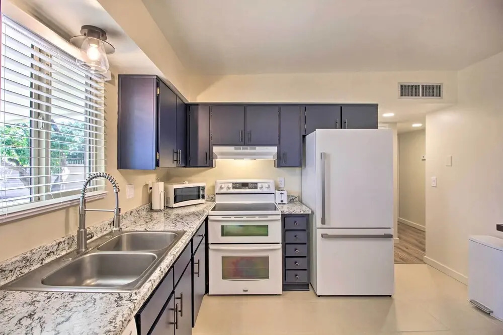 Groups Welcome! 2-home Tucson Escape w/ Fire Pit
