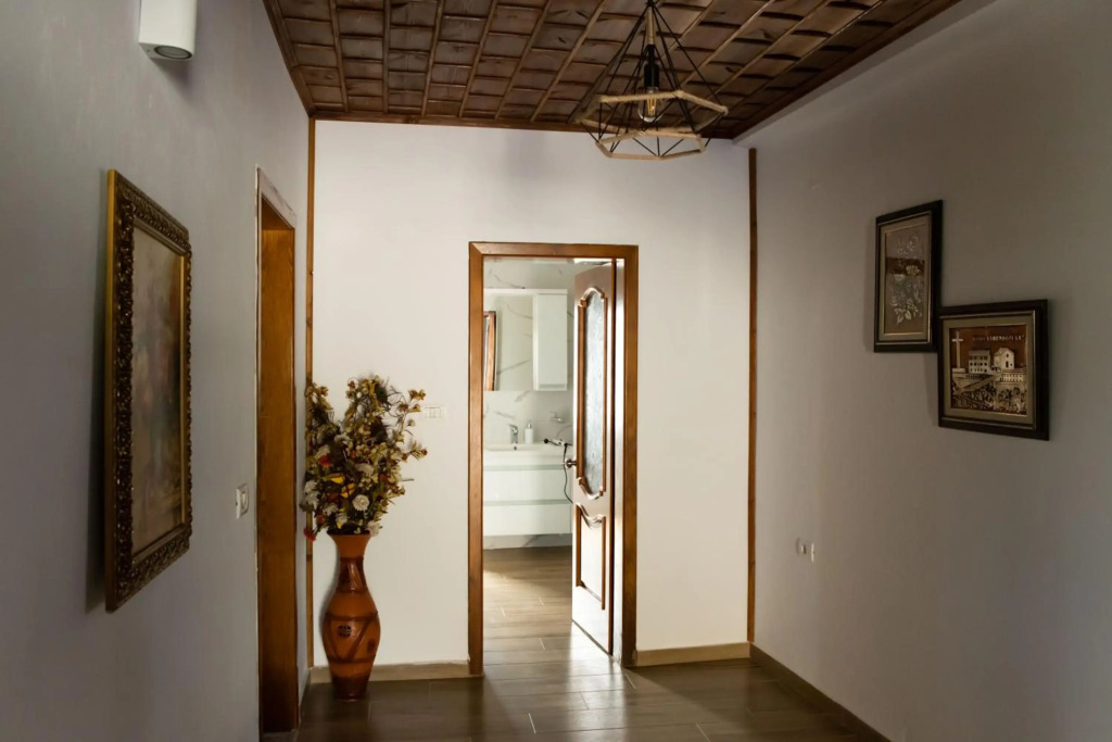 Eni entire guesthouse
