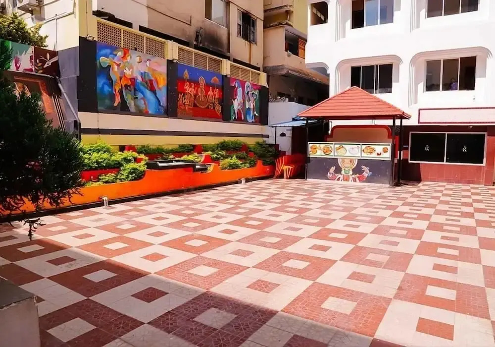 Hotel Maadhini