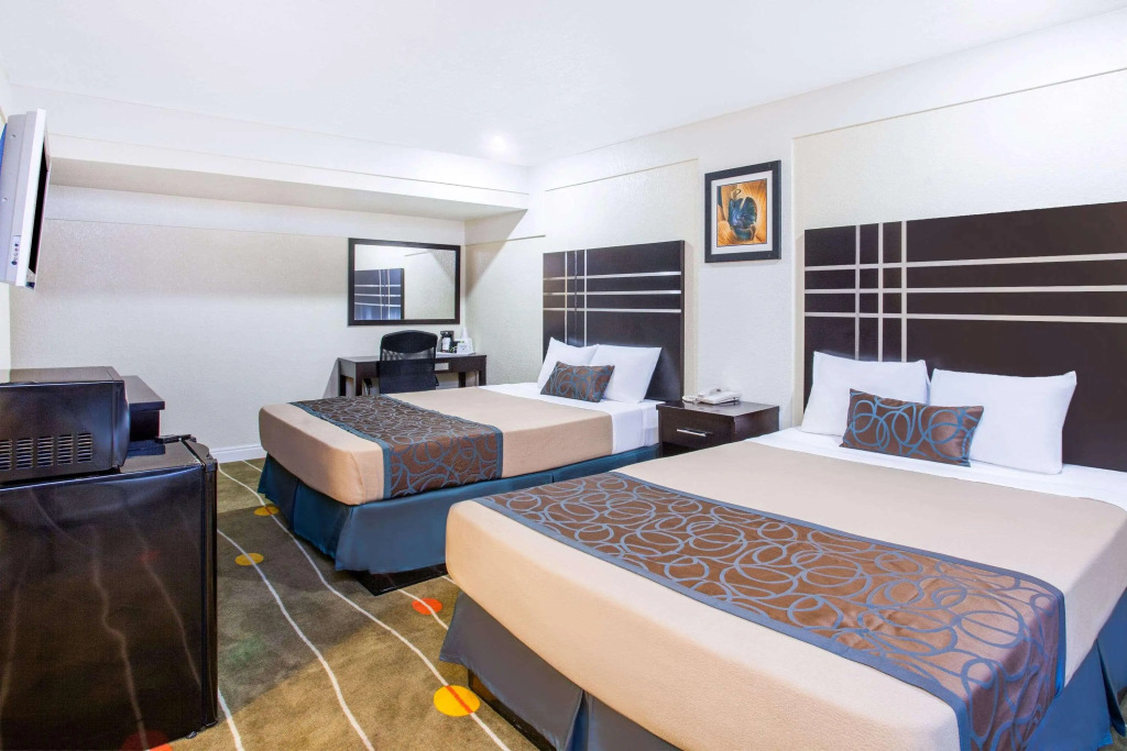 Travelodge by Wyndham Fresno Yosemite Area