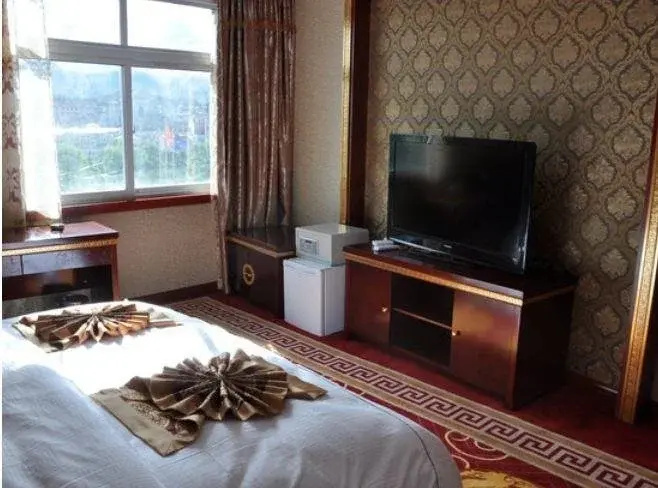Shangri-La Zhenglong Holiday Hotel