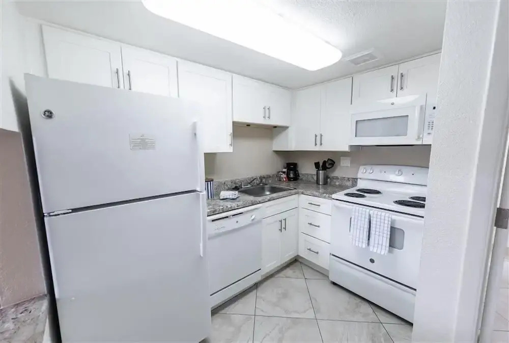 101 -Fully Furnished 1BR Suite-Prime Location! by RedAwning