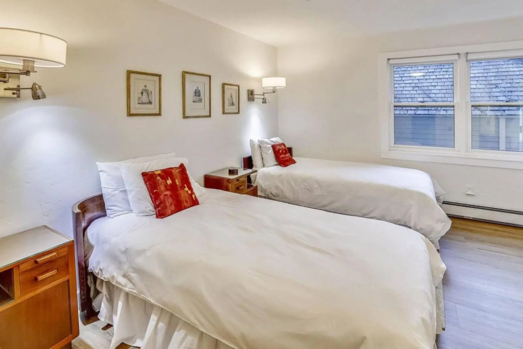 Premier 2 Bedroom Downtown Aspen Condo Just 100 Yards From the Gondola, High End Shopping, Dining and Entertainment