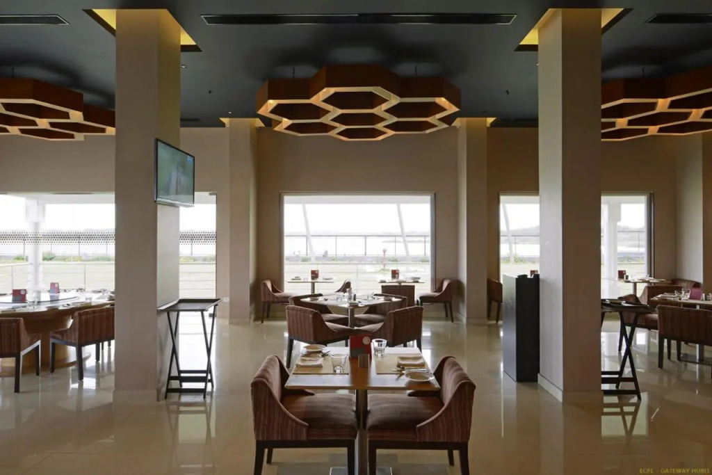 Hotel Naveen Lakeside