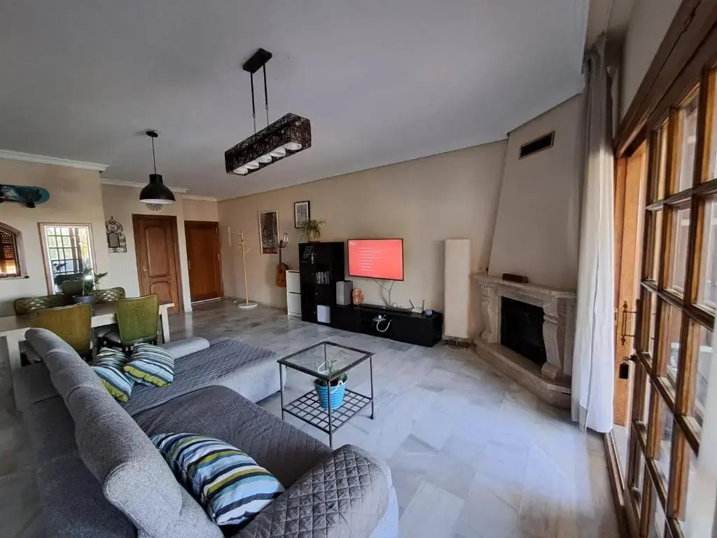 Wave House. Terrace, BBQ,piscina,800mt to beach