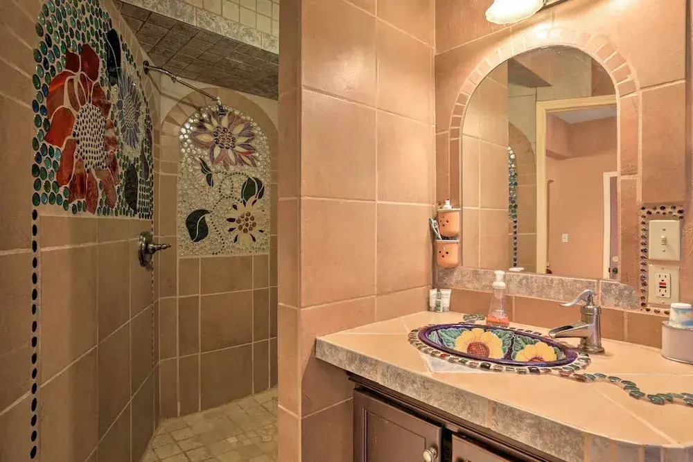 Exotic Home w/ Patio & Grill: Walk to Canyon Lake!