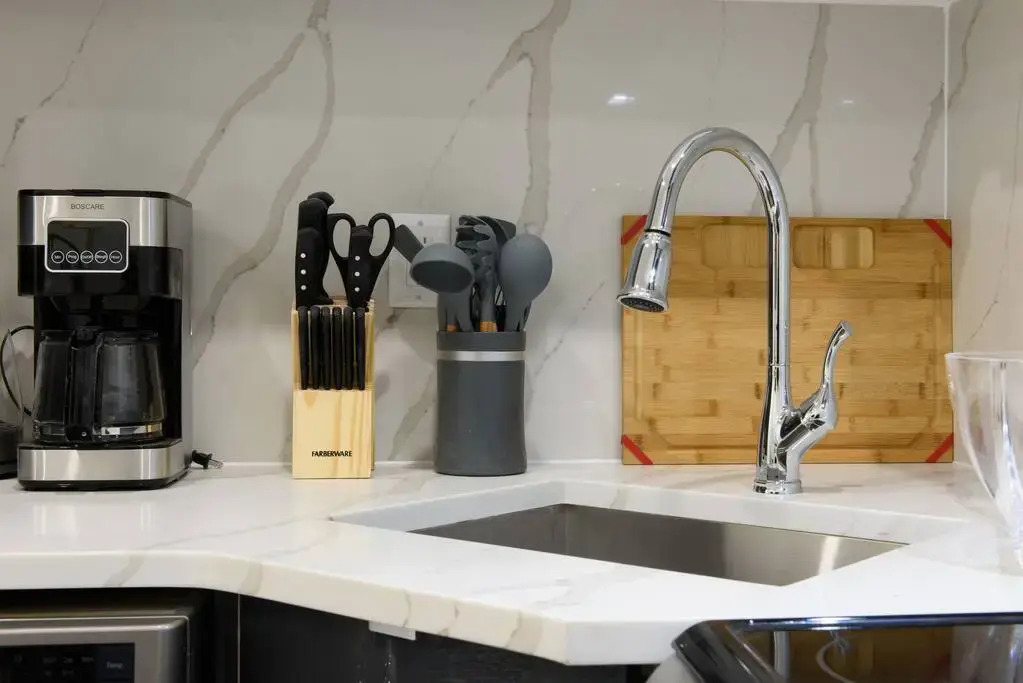 78-1b New 1BR Prime UES WD in Unit