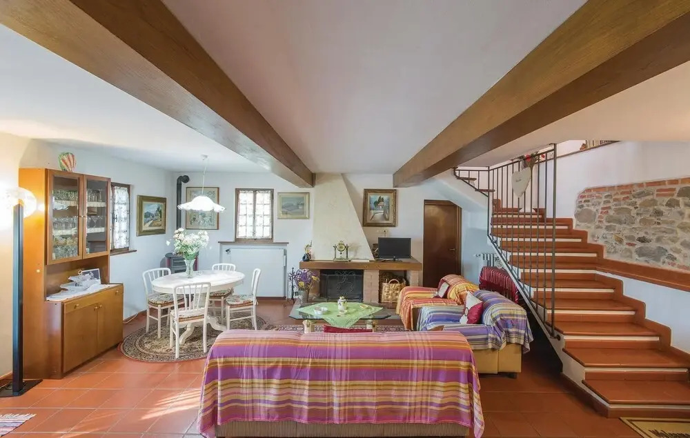 3 Bedroom Stunning Home In Uzzano Pt