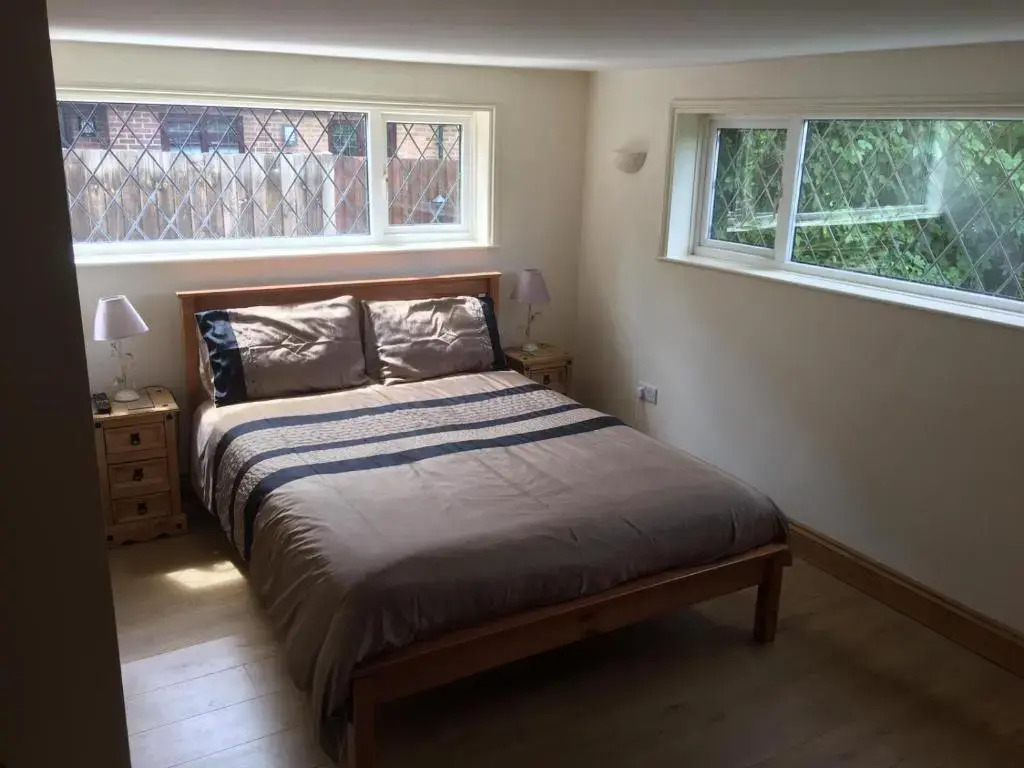 4BR 4 Bathroom Cottage Parking Garden Near St Neots
