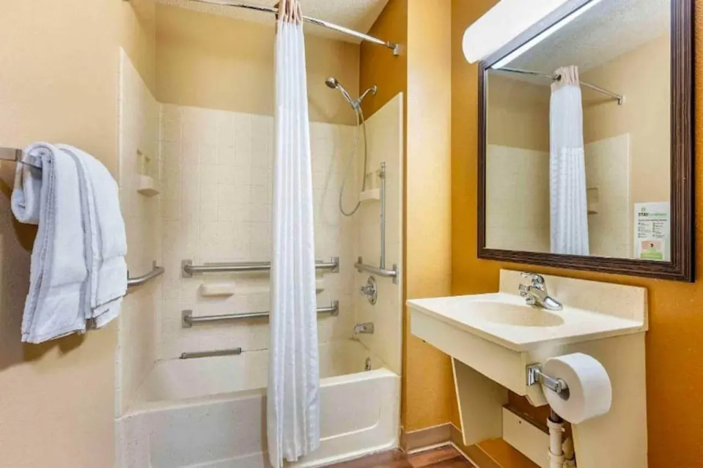 Studio 6 Extended Stay Florence KY - Meijer Dr Cincinnati