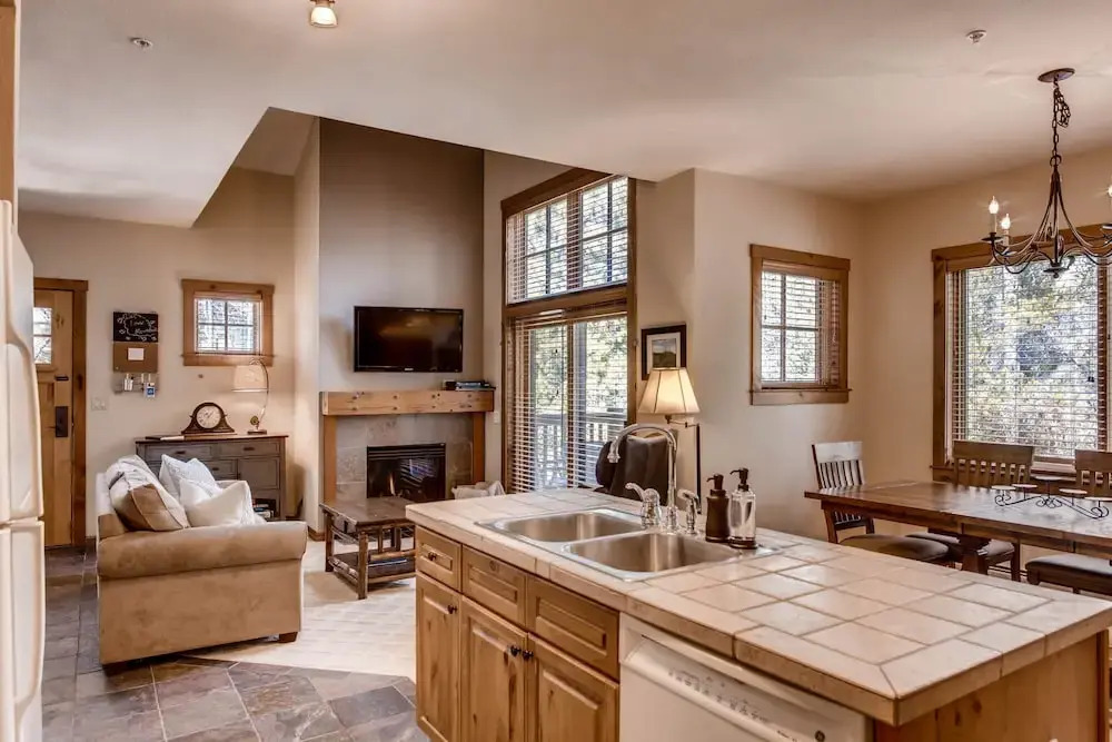 #1711 The Seasons at Keystone 3 Bedroom Townhome - Close to Ski and Convention Center