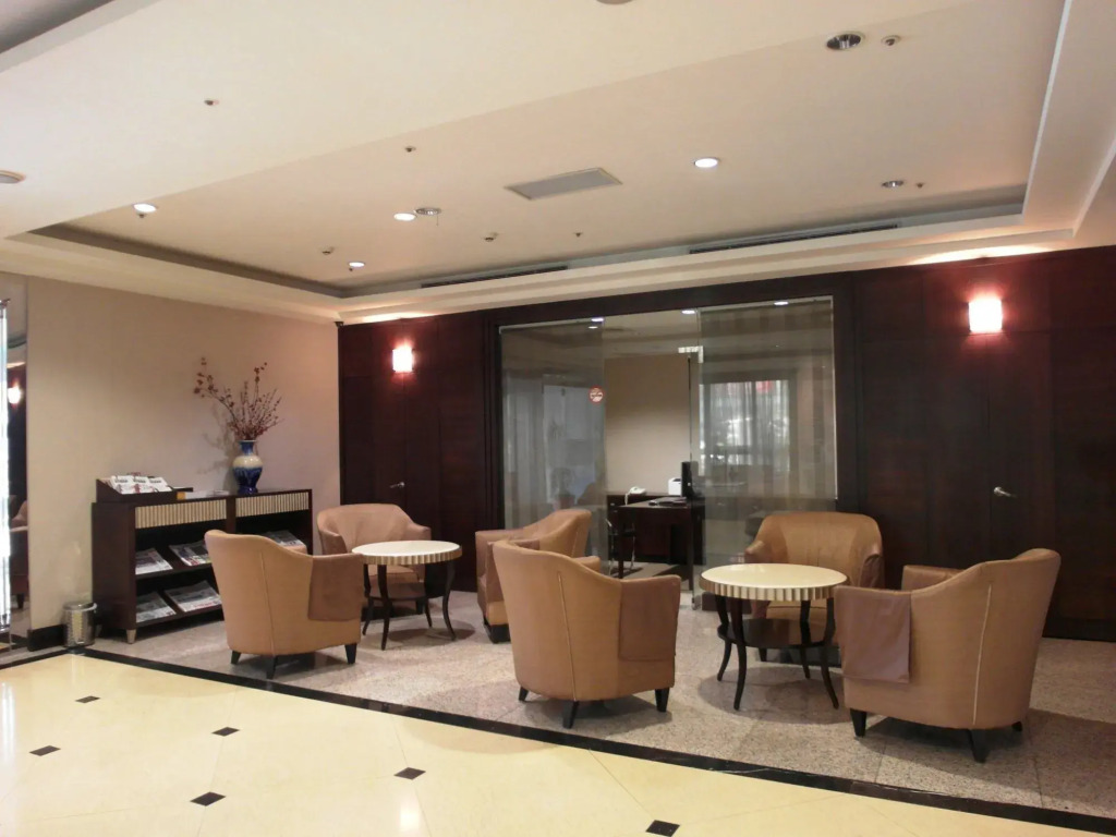 Nisus Hotel