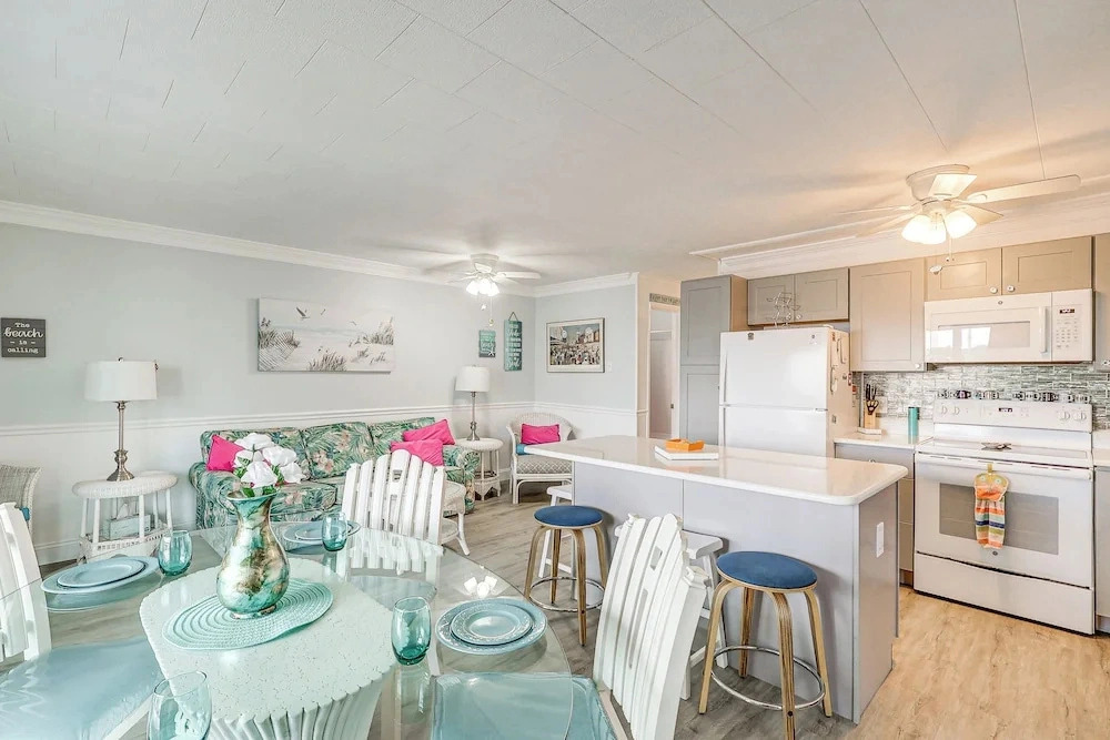 Steps to Sand! 1st-floor Family Unit in Ocean City