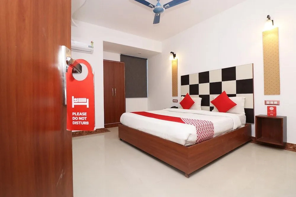 OYO 29952 D Comfort Residency