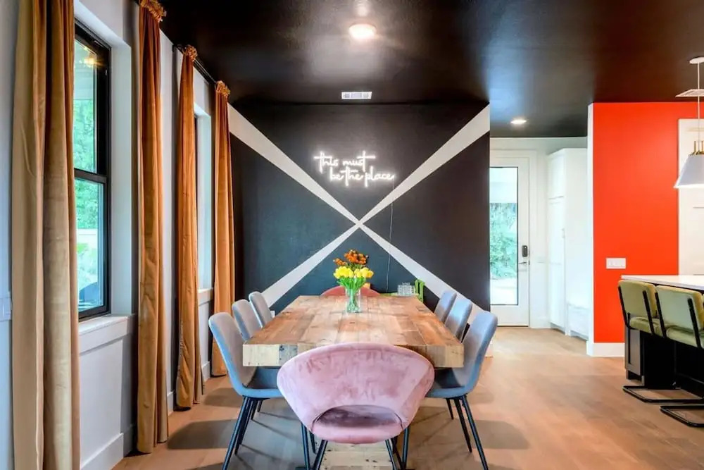 Queen s Gambit - 7 min Uber to Downtown ATX, Austin