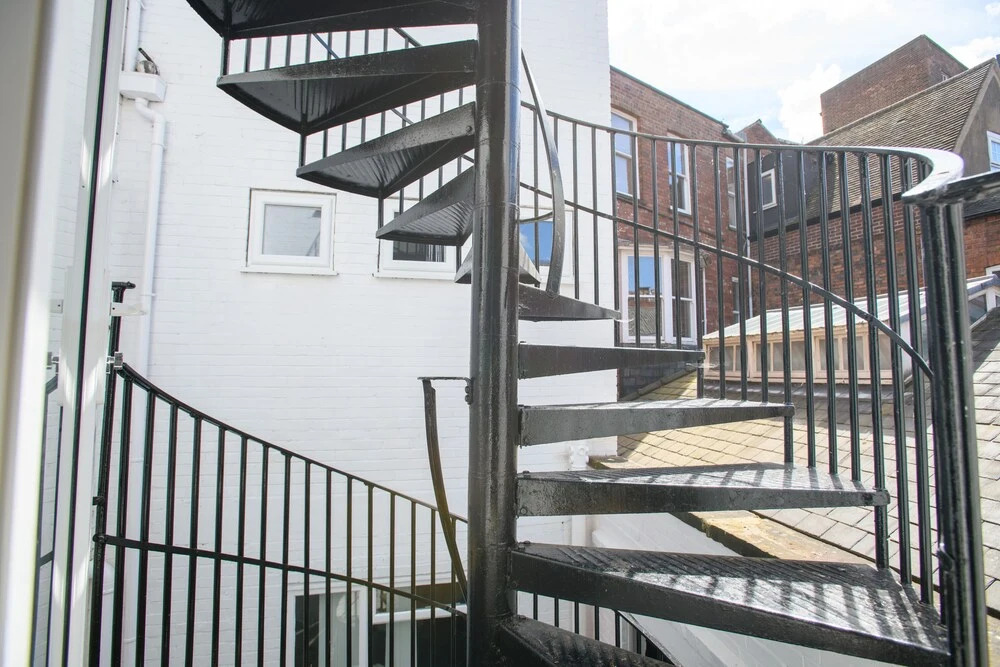 Superior 2 Bedroom in Central Lincoln En-suite Shower King Size Beds Free Toiletries and Wifi