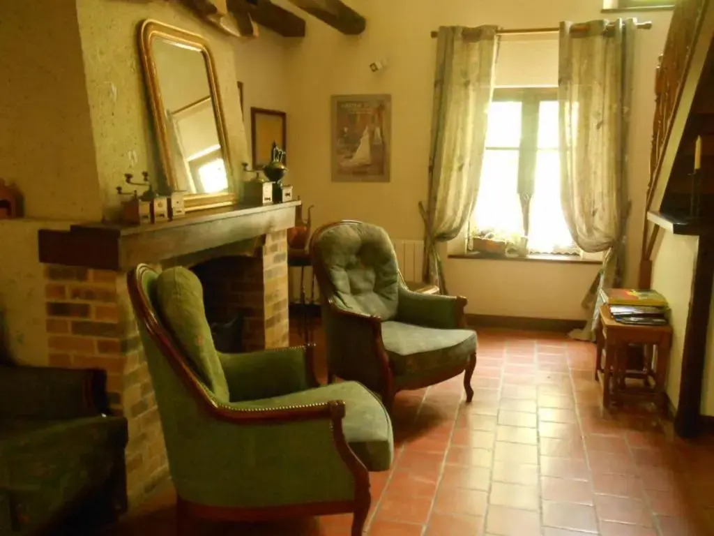 Gîte confortable avec parc boisé, activités familiales et équipements modernes près de la Loire - FR-1-381-470