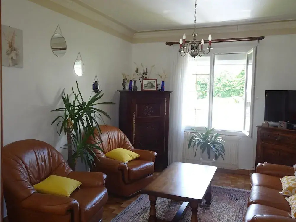 Holiday Home in Guerlesquin near Lake
