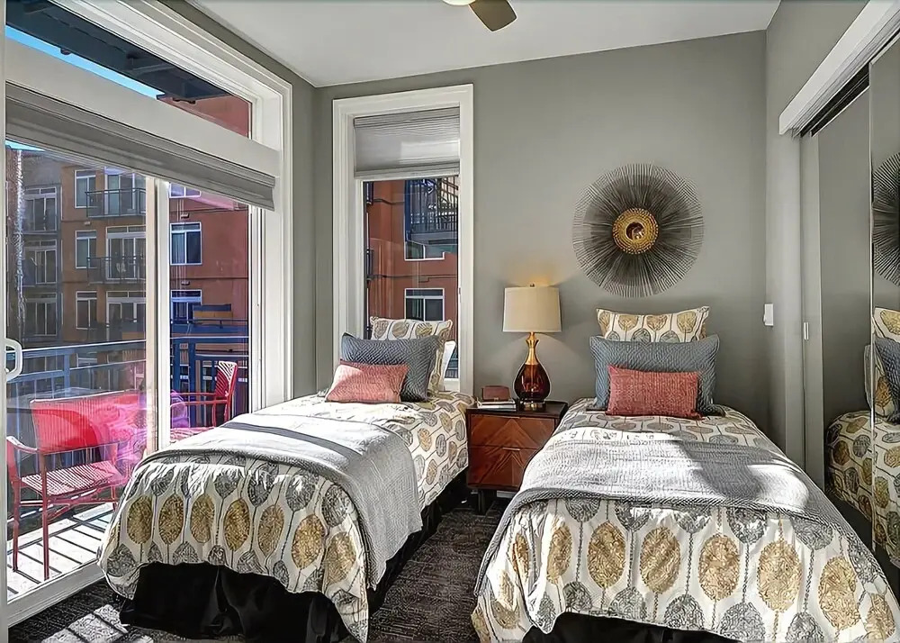 Belltown Court Suite Decadence - Two Bedroom Apartment with Balcony