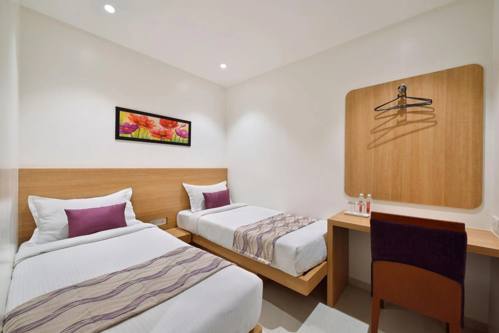 Hotel Leafio-Near Airport