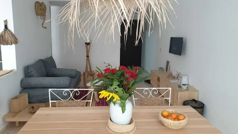 FRESH DESIGNED next to THE SEA -nice area - wifi