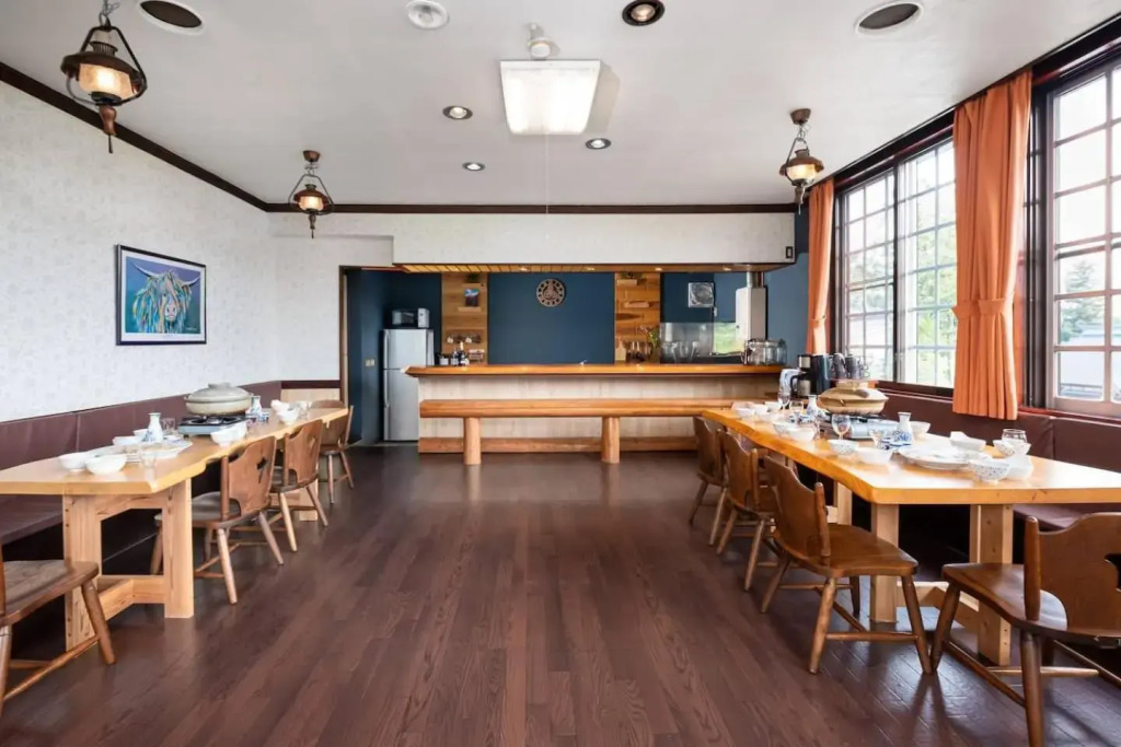 Hunters Gate BIG Ski In Out Lodge at Togari Onsen Kids Pets OK 24 Guests ハンターズゲートは24名まで ペットOK スキーのまま出入で大自然の中で楽しめる広いロッジ