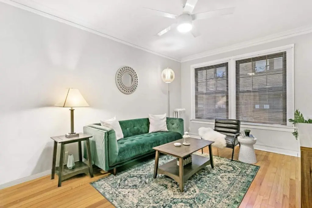 1-Bedroom Apt 3-min to train to Chicago Downtown