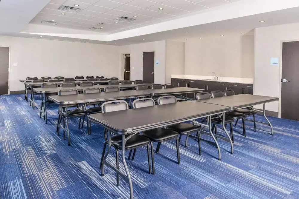 Holiday Inn Express & Suites - Kansas City - Lees Summit by IHG