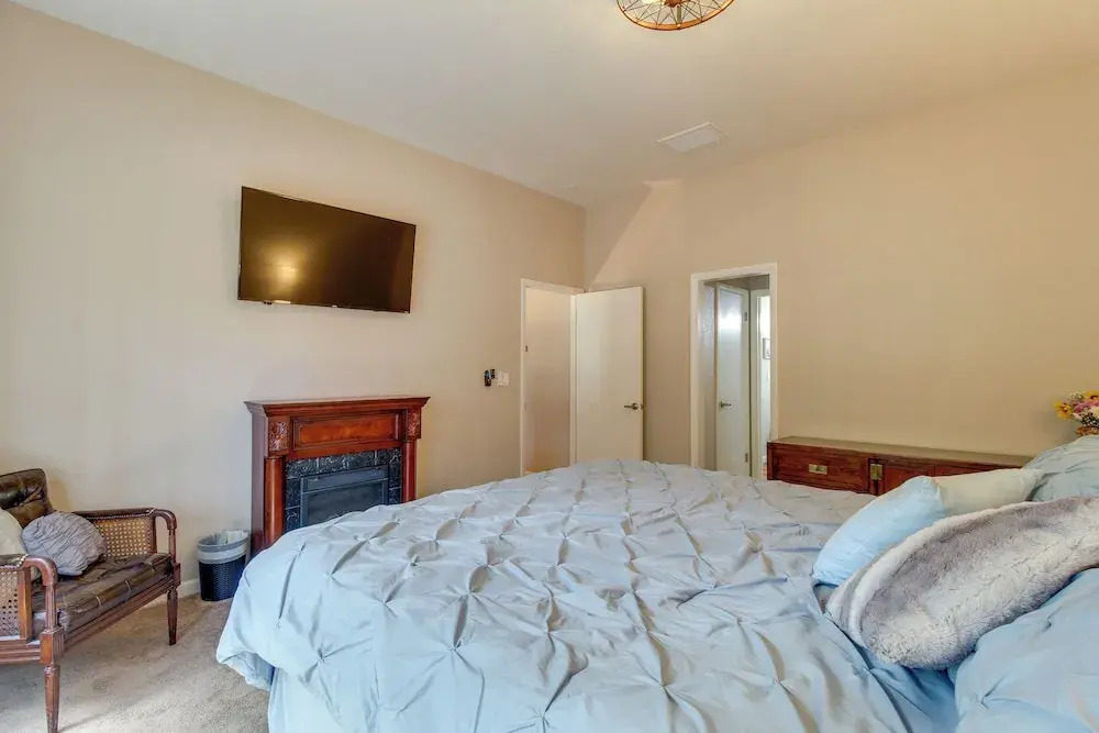 Game Room, Fire Pit, Deck: Remodeled Pinetop Cabin