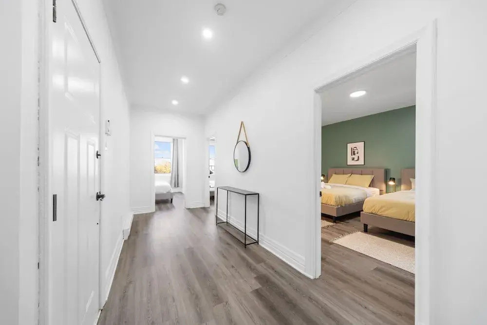 Spacious Renovated Apartment Sleeps 12