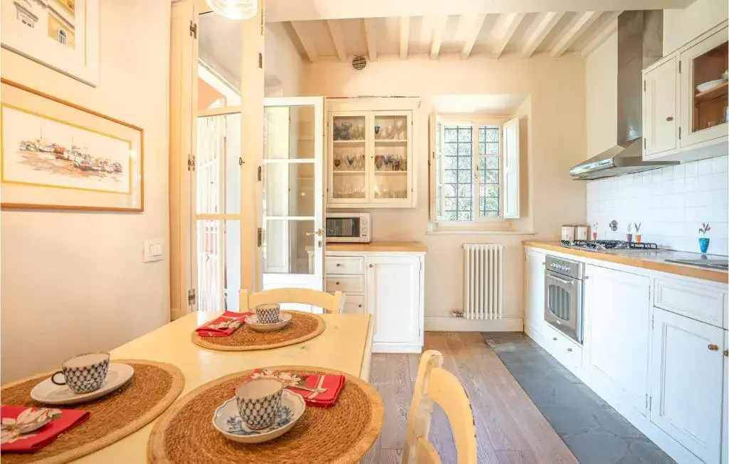 Stunning Home in Impruneta With 3 Bedrooms and Wifi