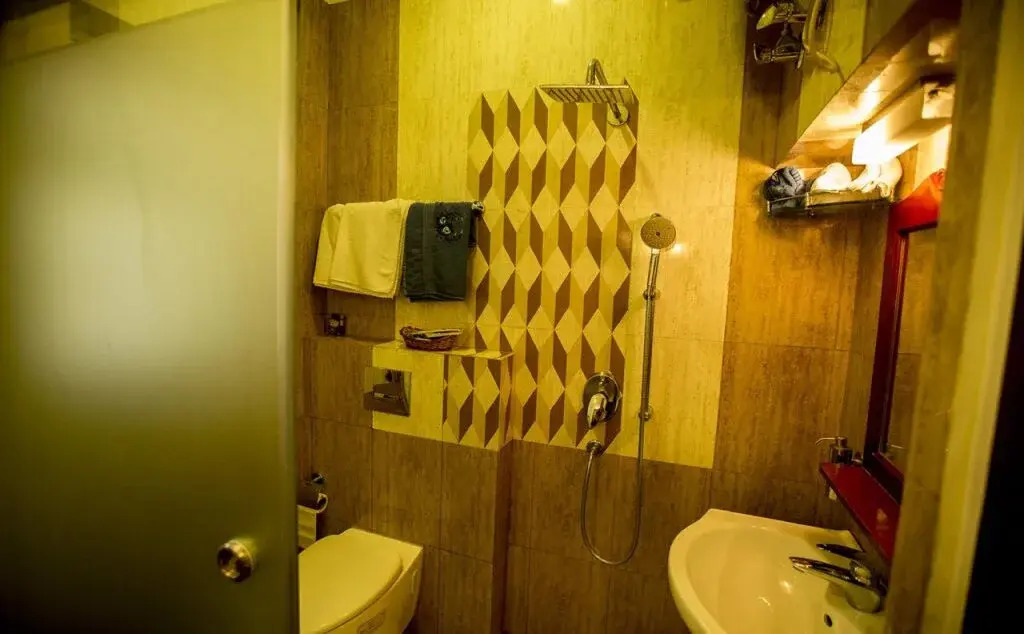 Deep Hotel