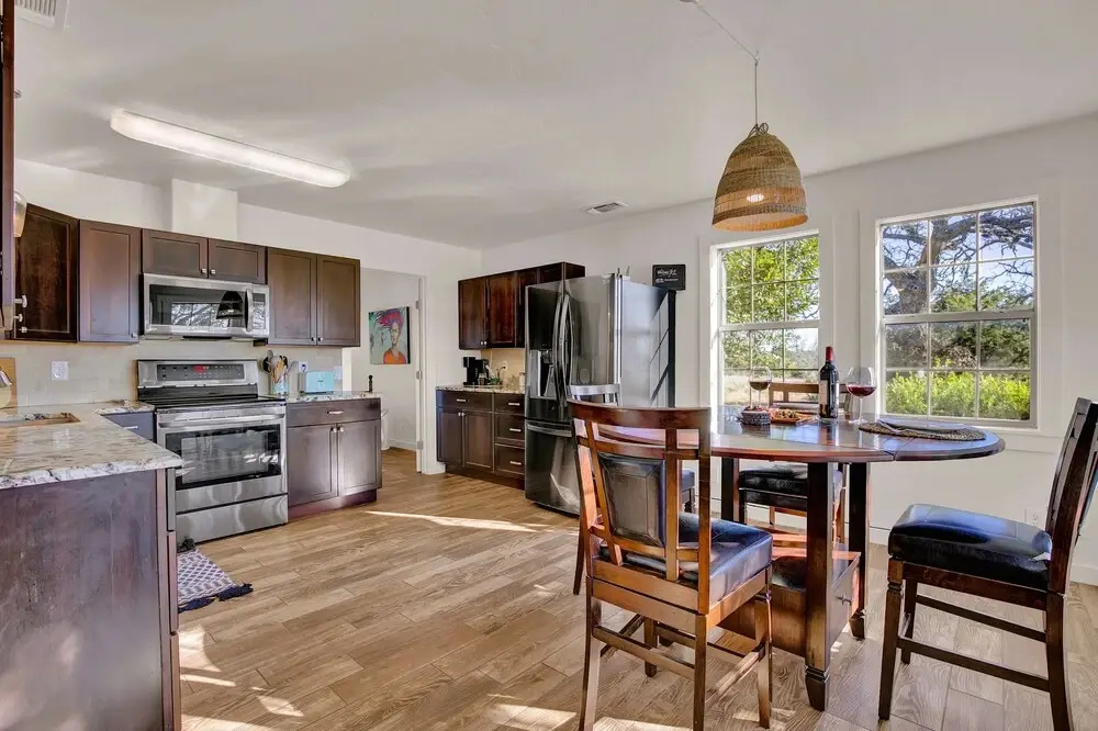 Gorgeous Haus-cabin Combo-bbq and XL Patio-min to Main St!