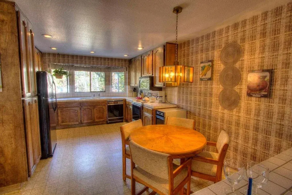 Ski Lake Lodge by Lake Tahoe Accommodations