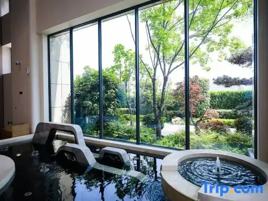 Changxia Longju Hotel
