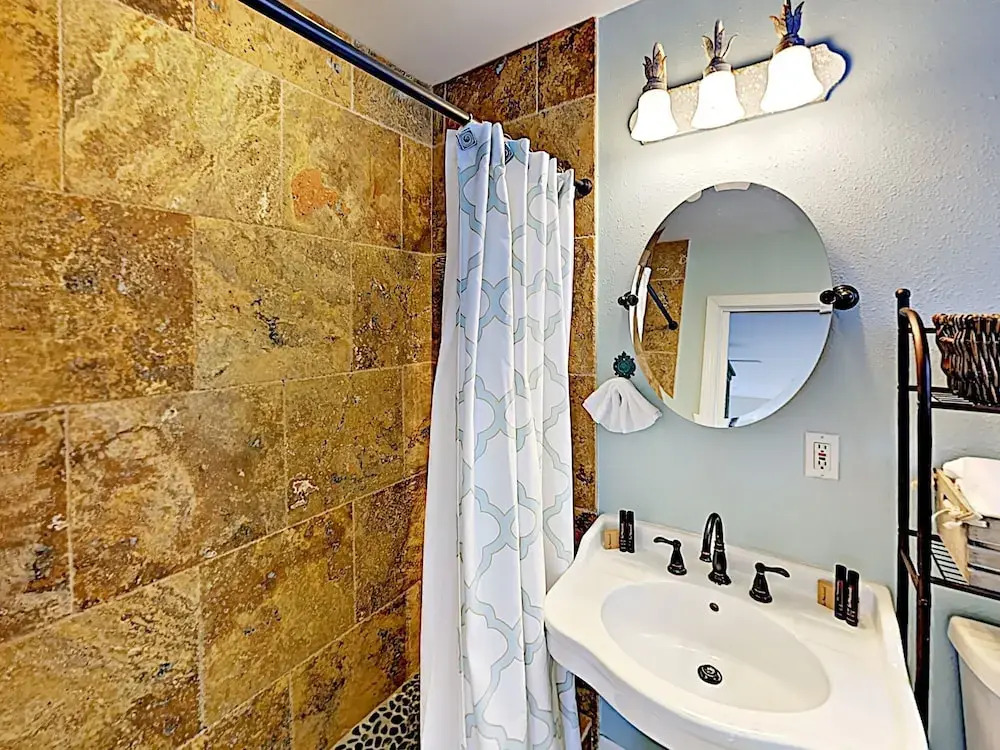 New Listing! Charming Getaway W/ Screened Pool 2 Bedroom Home
