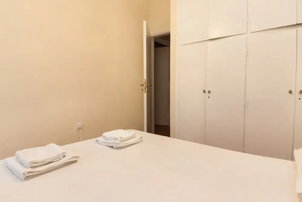 Luxury Pireas Stay New 2BR Urban Escape