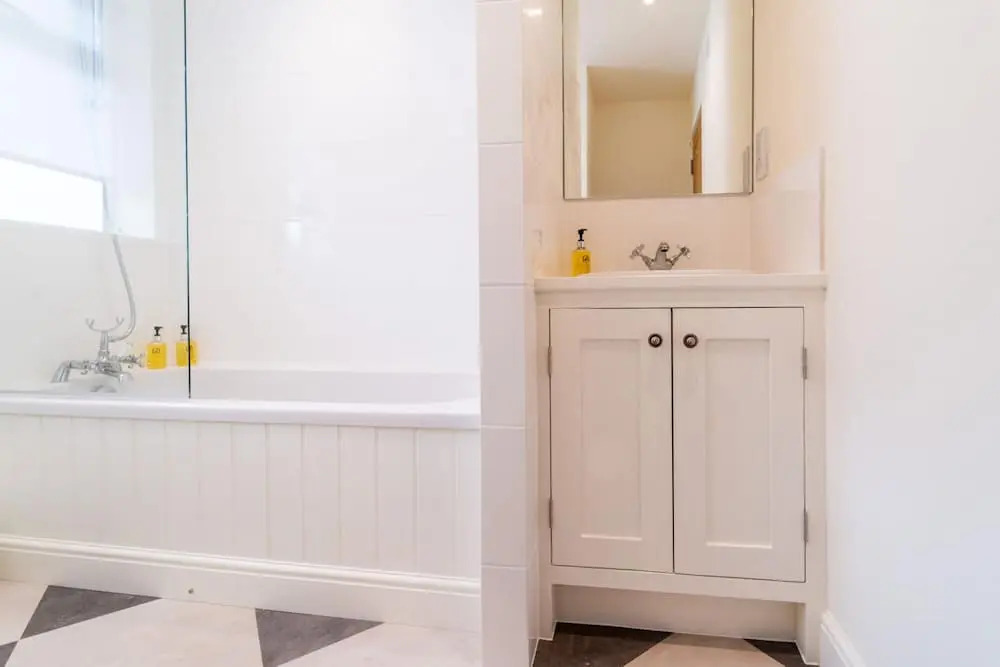 Stylish Spacious 1 bed Apartment - Downtown