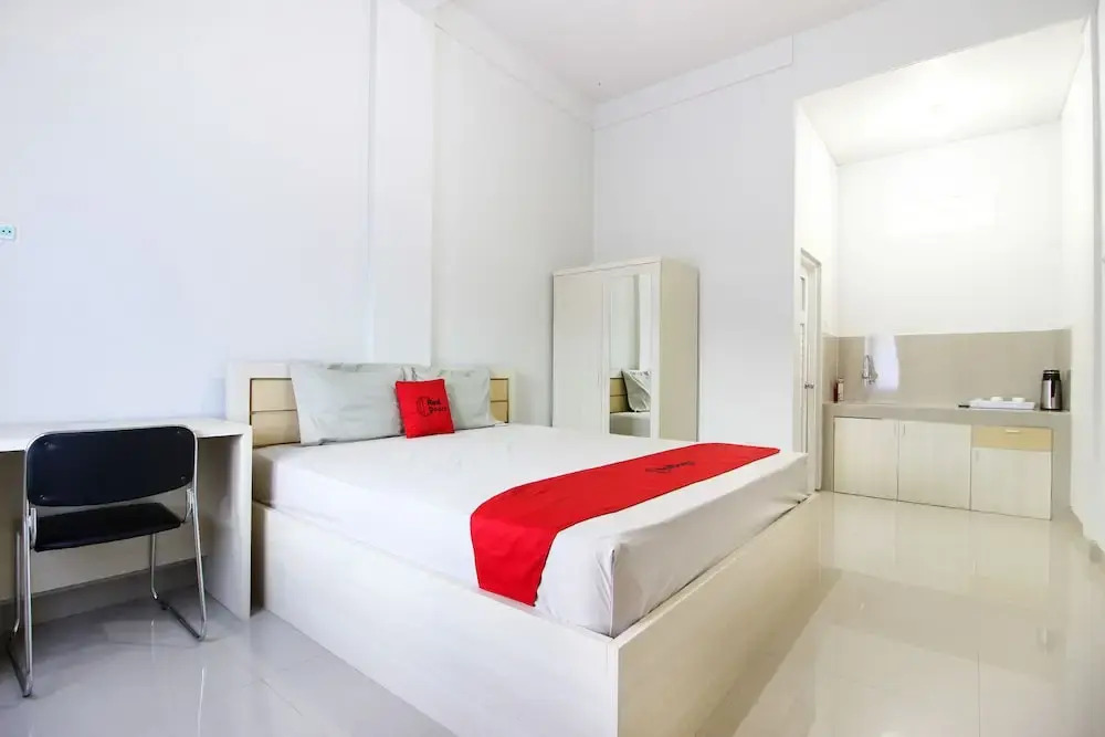 RedDoorz Syariah @ Griya Izzara Guest House