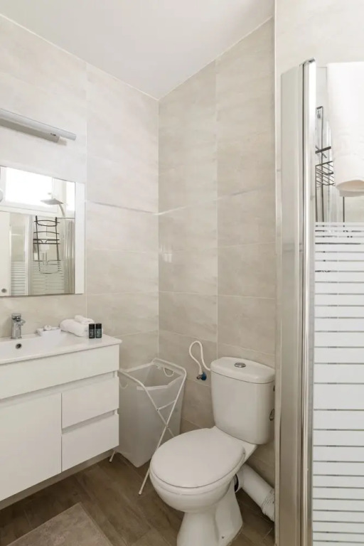 Bright and Fresh Family Home near Beach