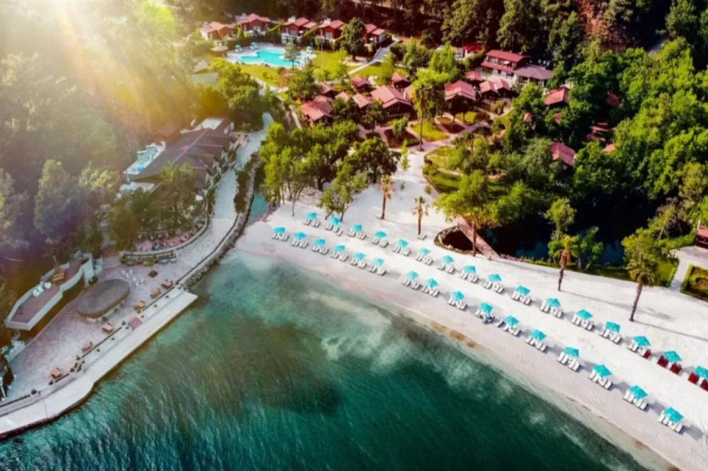 The Bay Beach Club