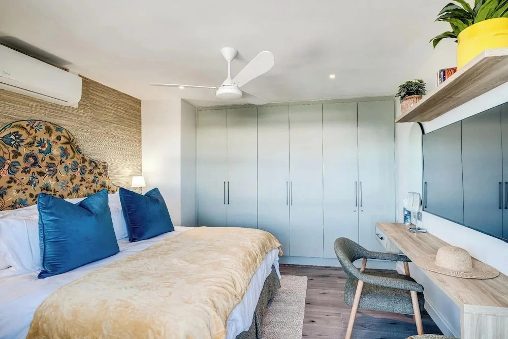 Mouille Point 1 Bed w Sea Views Skyshore Apartment