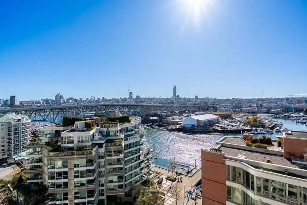 Convenient Downtown Flat