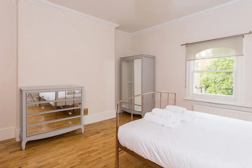 A Bright &Spacious 2 Bed Apt in West Kensington