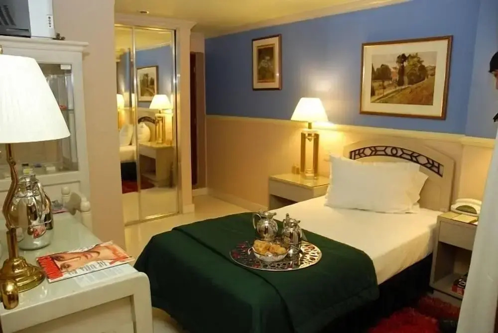 Hotel-Monti
