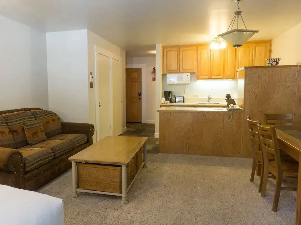 3174 Aspen Grove