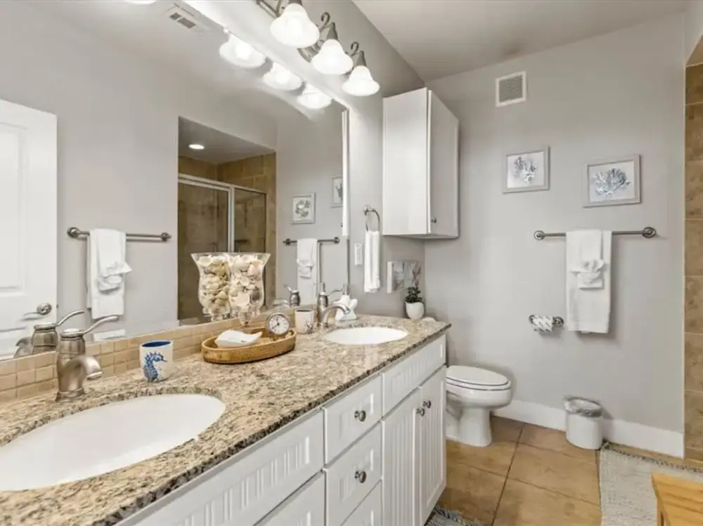 Resort Living on the Bay 2 bed 2 Bath Gorgeous bay Views